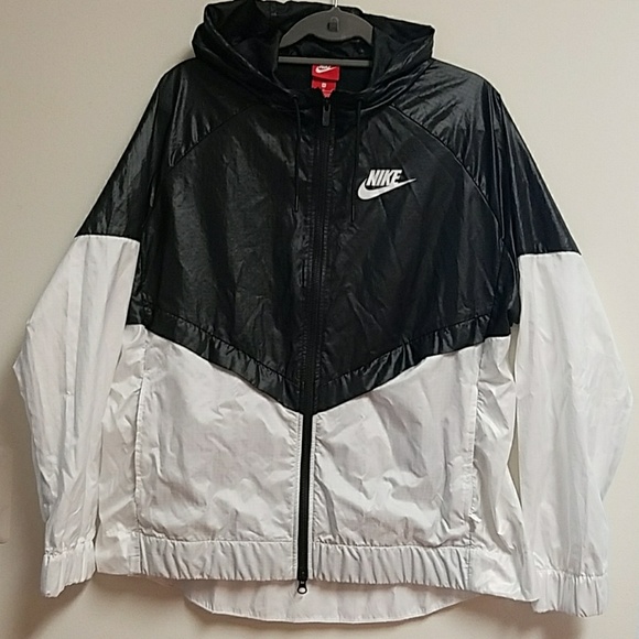 nike women windbreakers